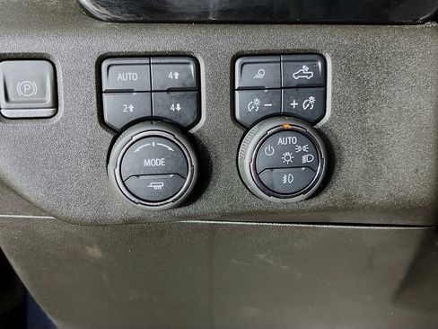 Used 2022 Chevrolet Silverado 1500 LTZ w/ Z71 Off-Road Package AWD/4WD image 13
