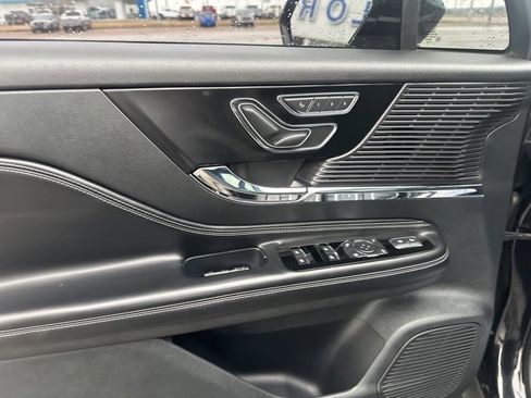 Used 2021 Lincoln Corsair AWD w/ Premium Package image 32