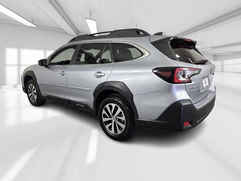 Certified 2025 Subaru Outback Premium image 5