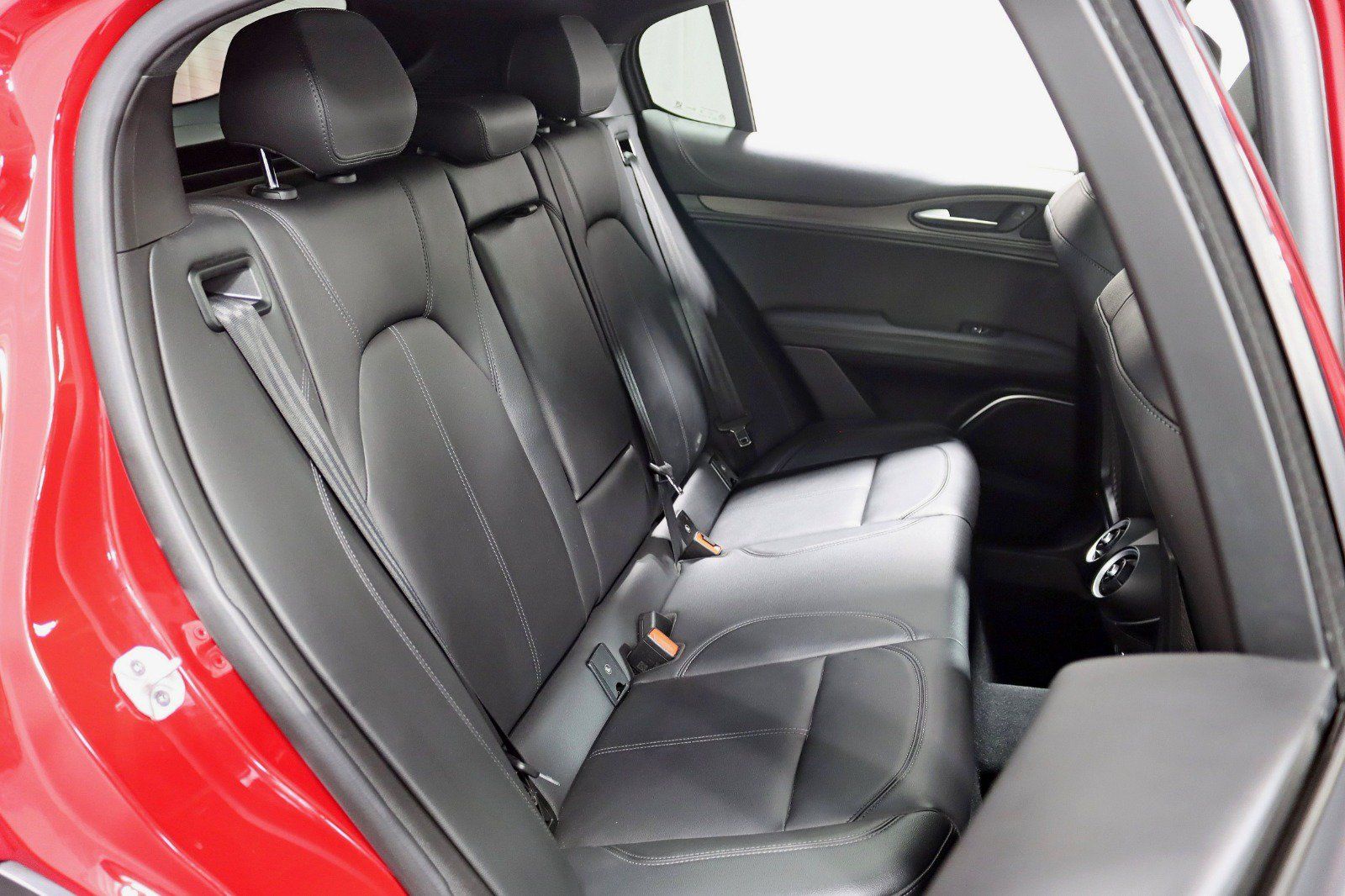 Used 2022 Alfa Romeo Stelvio Ti AWD/4WD image 29