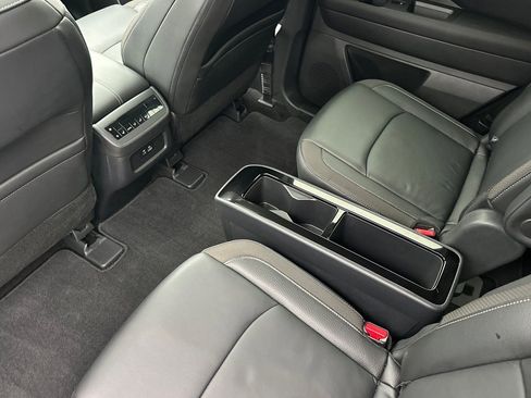 Used 2025 Nissan Pathfinder SL w/ SL Premium Package AWD/4WD image 9