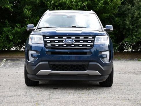 Used 2017 Ford Explorer Limited w/ Equipment Group 301A AWD/4WD image 2