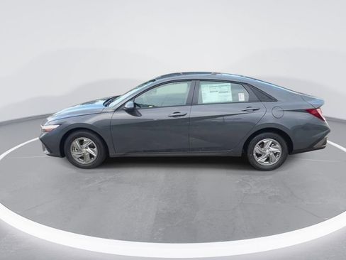 Used 2026 Hyundai Elantra SE FWD image 5