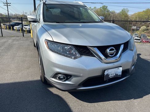 Used 2016 Nissan Rogue SV w/ SV Premium Package image 5