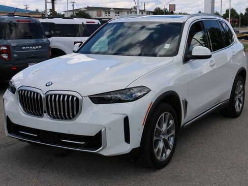 Used 2024 BMW X5 sDrive40i w/ Parking Assistance Package RWD image 2