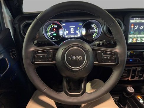 Used 2023 Jeep Wrangler Unlimited w/ Sun & Screen Package image 13