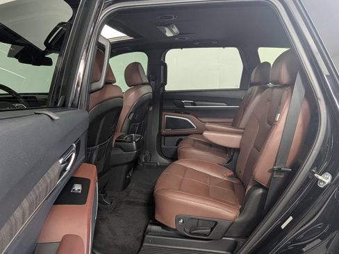 Used 2024 Kia Telluride EX w/ EX Captain's Chair Package FWD image 23