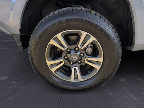 Used 2019 Toyota Tacoma TRD Sport AWD/4WD image 21