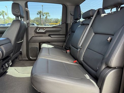 Used 2025 GMC Sierra 1500 SLT image 15