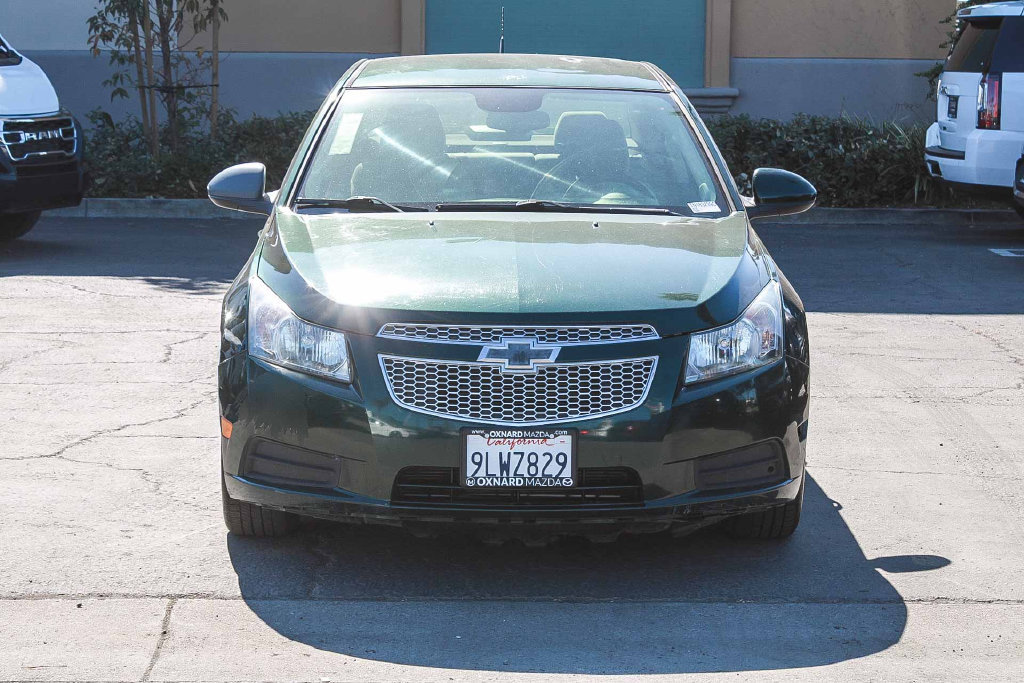 Used 2014 Chevrolet Cruze LT w/ Technology Package FWD image 2