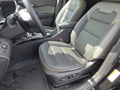 New 2026 Chevrolet Trax ACTIV w/ Driver Confidence Package FWD image 32