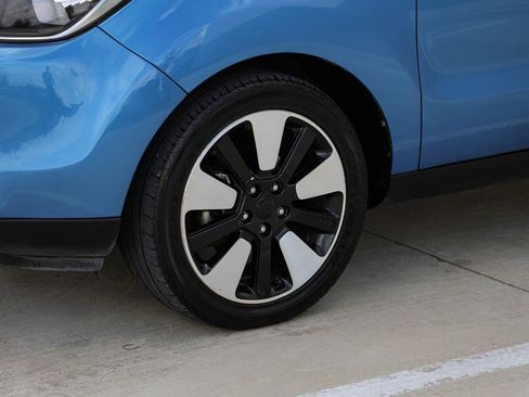 Used 2016 Kia Soul + w/ Designer's Package FWD image 31