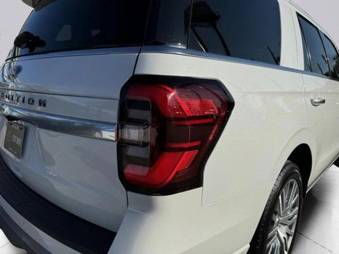 Used 2024 Ford Expedition Platinum image 17