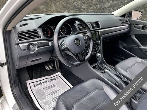 Used 2017 Volkswagen Passat 1.8T R-Line FWD image 10