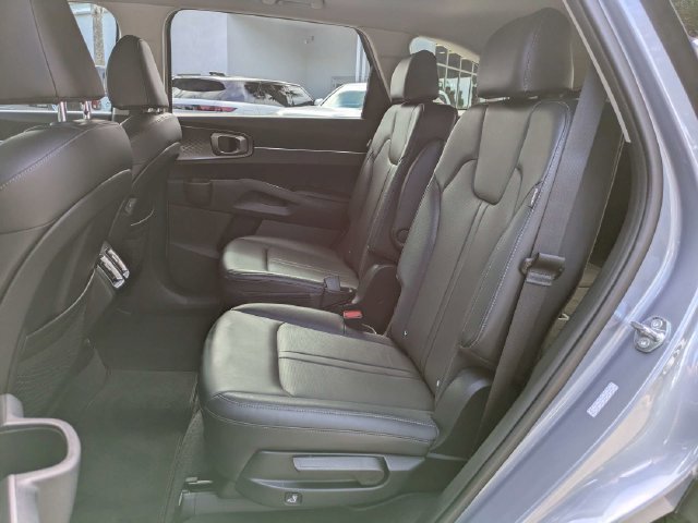 Used 2025 Kia Sorento EX w/ Panoramic Sunroof Package FWD image 20