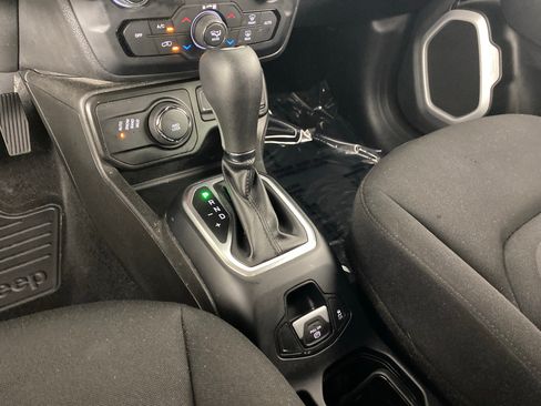 Used 2020 Jeep Renegade Latitude w/ Cold Weather Group AWD/4WD image 30