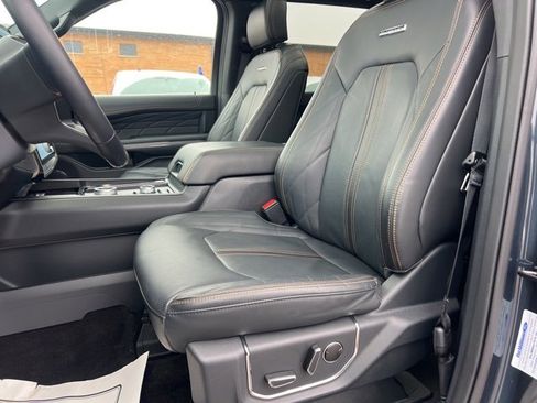 Certified 2022 Ford Expedition Platinum image 20