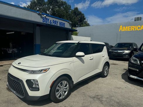 Used 2020 Kia Soul LX image 1