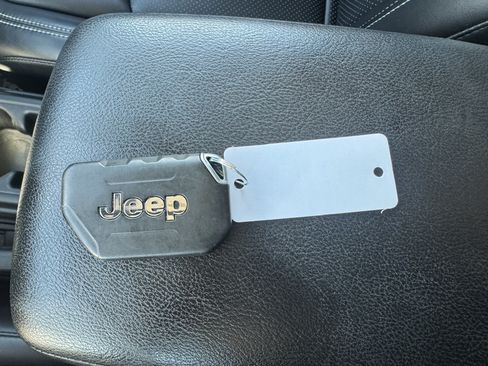 Used 2021 Jeep Wrangler Sport AWD/4WD image 27