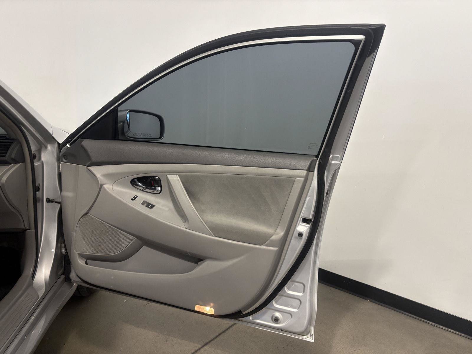 Used 2011 Toyota Camry LE FWD image 48