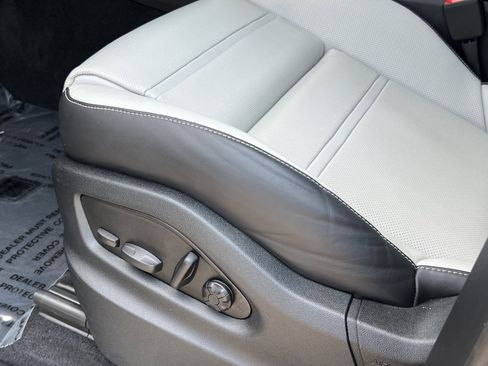 Certified 2025 Porsche Cayenne S image 29