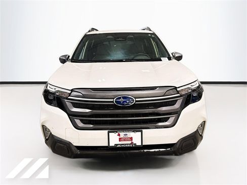 Used 2025 Subaru Forester Premium image 2