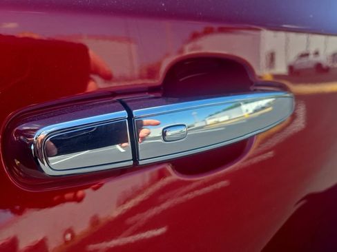 Used 2023 Chevrolet Traverse High Country AWD/4WD image 19