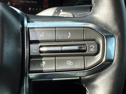 Used 2025 GMC Acadia Elevation image 19