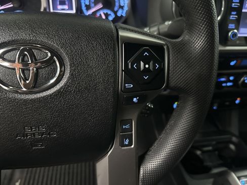 Used 2022 Toyota Tacoma Limited image 18