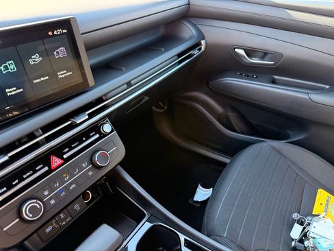 New 2025 Hyundai Santa Cruz SE image 9