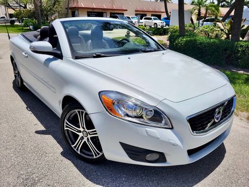 Used 2012 Volvo C70 T5 image 1