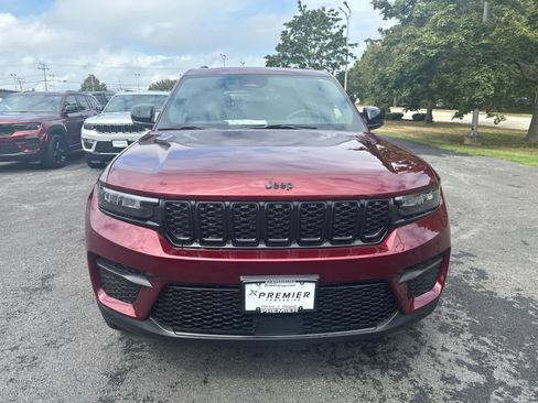 New 2025 Jeep Grand Cherokee Laredo image 5