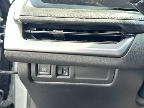 Used 2024 Cadillac XT4 Premium Luxury FWD image 18
