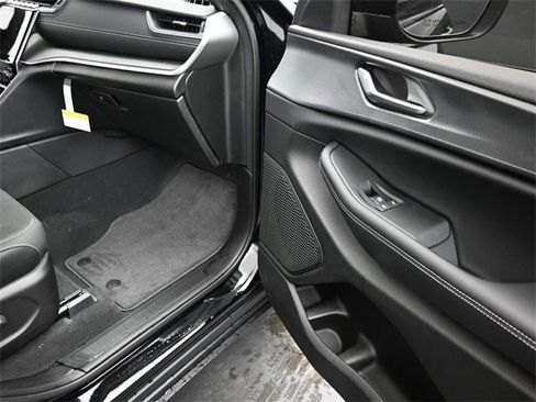 New 2025 Jeep Grand Cherokee Laredo X w/ Luxury Tech Group I image 24