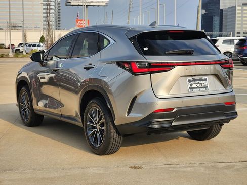 Used 2025 Lexus NX 250 FWD w/ Towing Package (2000 Lbs) image 5