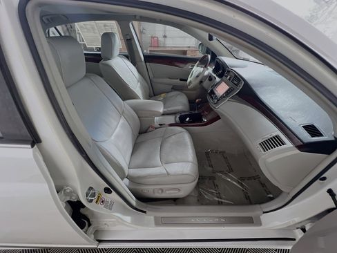Used 2011 Toyota Avalon Limited FWD image 31