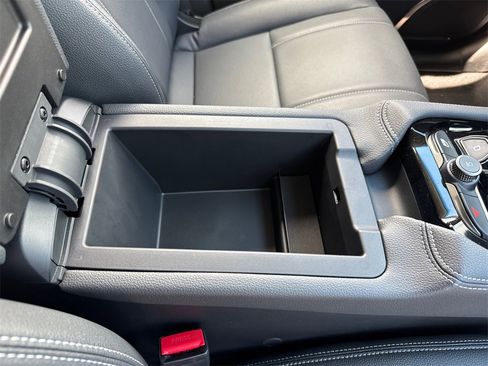 New 2025 VinFast VF 8 Eco image 15