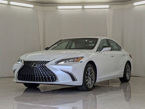 Used 2024 Lexus ES 300h w/ Technology Package FWD image 4