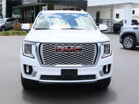 Used 2022 GMC Yukon XL Denali AWD/4WD image 4