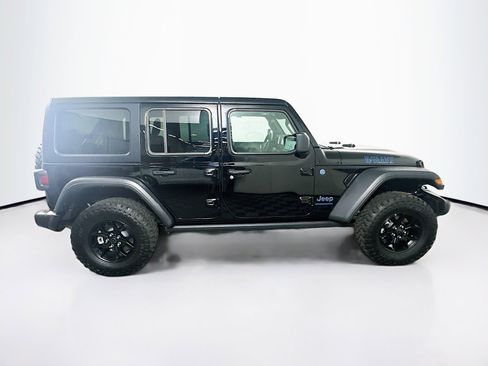 Used 2025 Jeep Wrangler Willys image 10