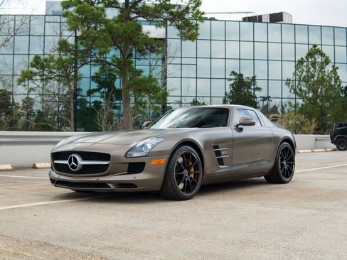 Used 2012 Mercedes-Benz SLS AMG Coupe image 4