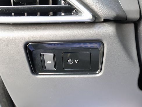 Used 2017 Jaguar F-PACE Prestige image 36