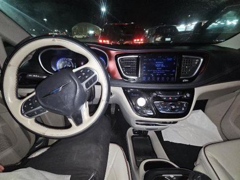 Used 2017 Chrysler Pacifica Limited w/ UConnect Theater Package image 14