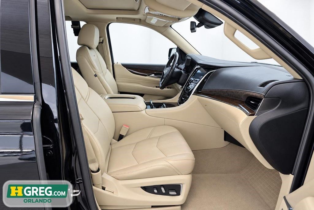 Used 2018 Cadillac Escalade Luxury RWD image 11
