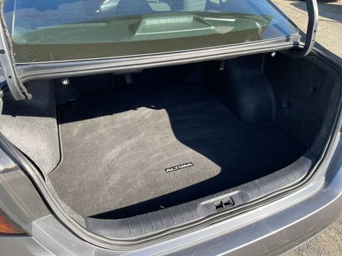 Used 2025 Nissan Altima 2.5 SV image 31