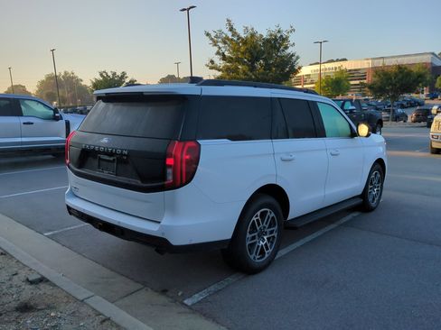 Certified 2025 Ford Expedition Active AWD/4WD image 4