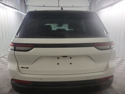 Used 2023 Jeep Grand Cherokee Altitude AWD/4WD image 4