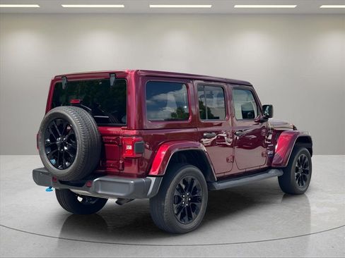 Used 2022 Jeep Wrangler Unlimited Sahara AWD/4WD image 5