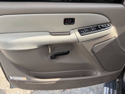 Used 2003 Chevrolet Suburban 2WD image 13