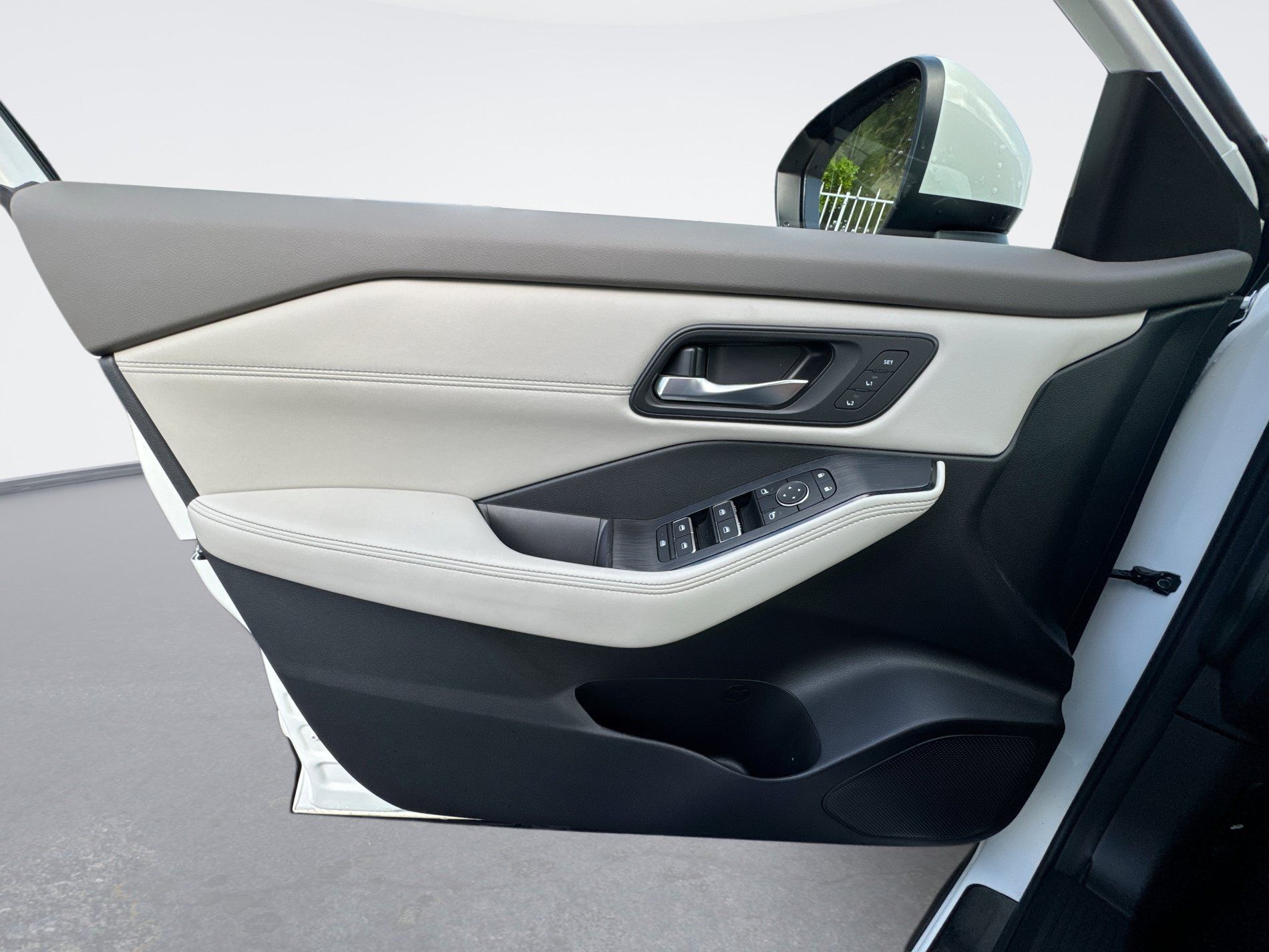 Certified 2023 Nissan Rogue SL w/ SL Premium Package FWD image 31